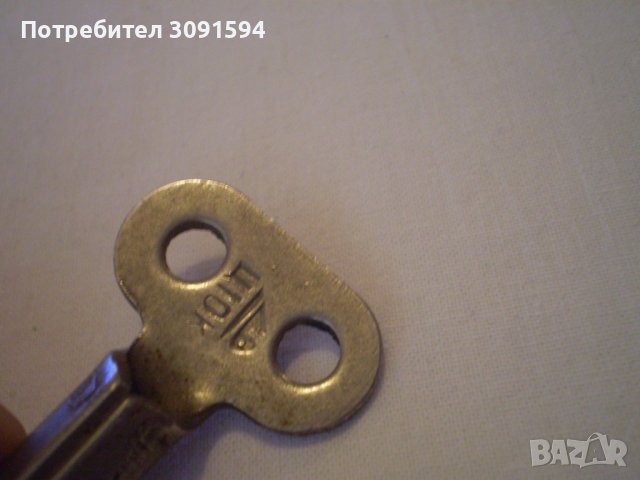 Стар ключ за стенен часовник СССР а може и настолен , снимка 4 - Антикварни и старинни предмети - 40496609