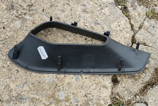дясна конзола VW Golf 5 1K0864376B, снимка 3 - Аксесоари и консумативи - 44529287