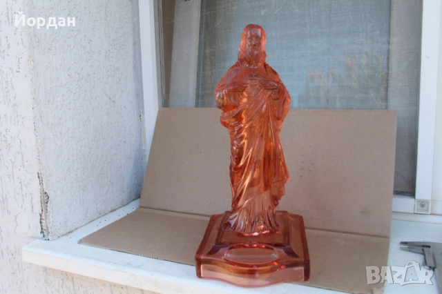 Стъклена фигура на ''Иисус Христос'' 