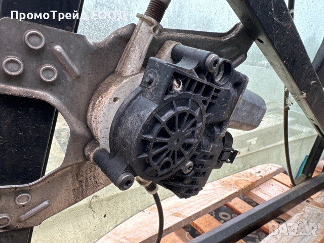 Преден десен стъклоповдигач механизъм стъкло Ауди А6 Ц5 Audi A6 C5, снимка 2 - Части - 44616979