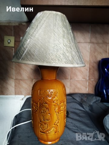 стара настолна лампа 
