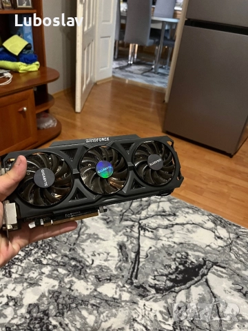 Продавам монитор + видеото карта амд r9 200 series 2gb подходяща е за леки игри монитора запазен , снимка 2 - Монитори - 52812523