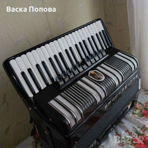 Акордеон Велтмайстер С4..Акустичен. 120 баса.