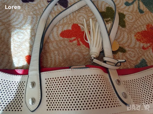 Подарявам!Бяла голяма чанта с дупчици, снимка 4 - Чанти - 49451311