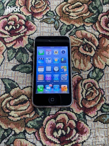 Продавам iPhone 3GS 