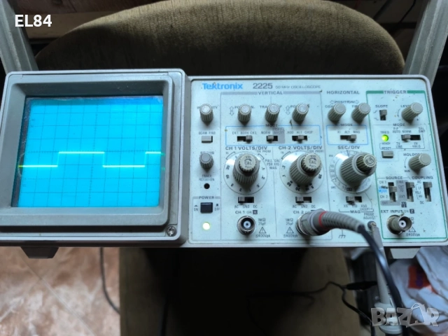 Продавам осцилоскоп Tectronix, снимка 2 - Индустриална техника - 56208056