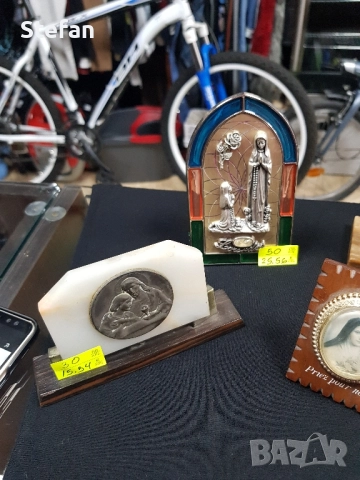 виндиш френска икона с медал Мадона сингова и бяла мраморна, снимка 2 - Антикварни и старинни предмети - 52627176