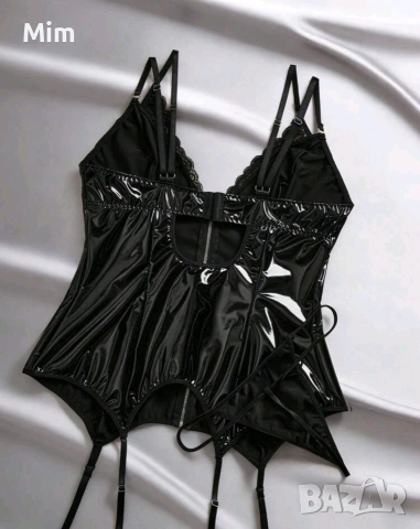 4XL Черен корсет от лак / винил/ с жартиери и прашка