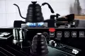 Кана за кафе Pour Over 1.2 л с вграден термометър – черна, снимка 3