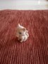 Малка фигурка на котенце покрито с кадифе, снимка 1 - Колекции - 39731580