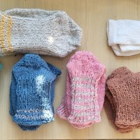 Продавам детски вълнени чорапи и терлици ръчна изработка, снимка 1 - Чорапи - 34868345