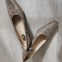 Обувки , снимка 2 - Дамски обувки на ток - 30648880