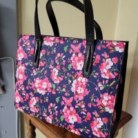 Чисто нови! Шарени ,пъстри чанти, на цветя, снимка 1 - Чанти - 40109812