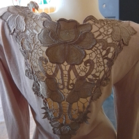 Красива блуза с дантела отзад, снимка 2 - Блузи с дълъг ръкав и пуловери - 44756682