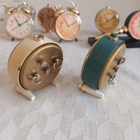 Часовник будилник Слава с крачета работещ, снимка 4 - Антикварни и старинни предмети - 44323647