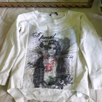 Маркова блуза на Guess за 6 години , снимка 1 - Детски Блузи и туники - 31857219