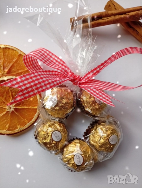 Коледен венец от бонбони Ferrero Rocher, снимка 1