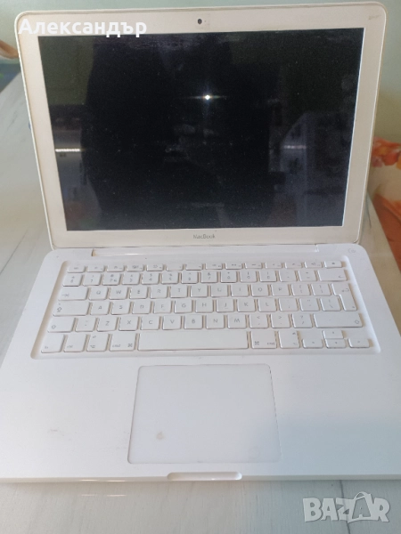 MacBook 7,1 с развалена клавиатура, снимка 1