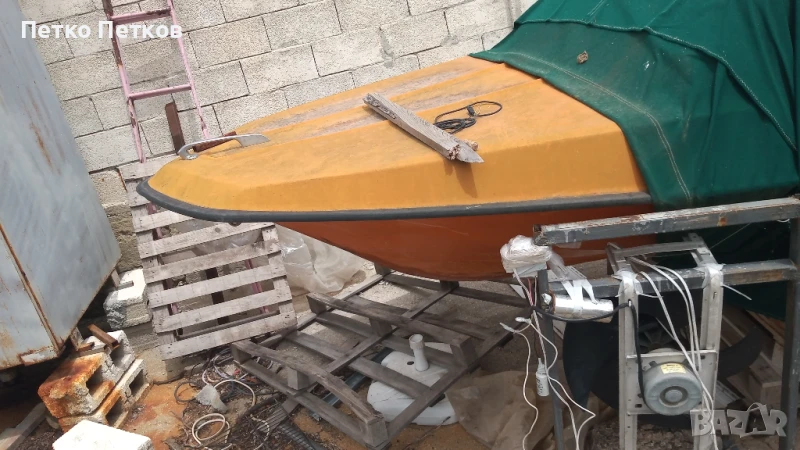 лодка за ремонт, снимка 1