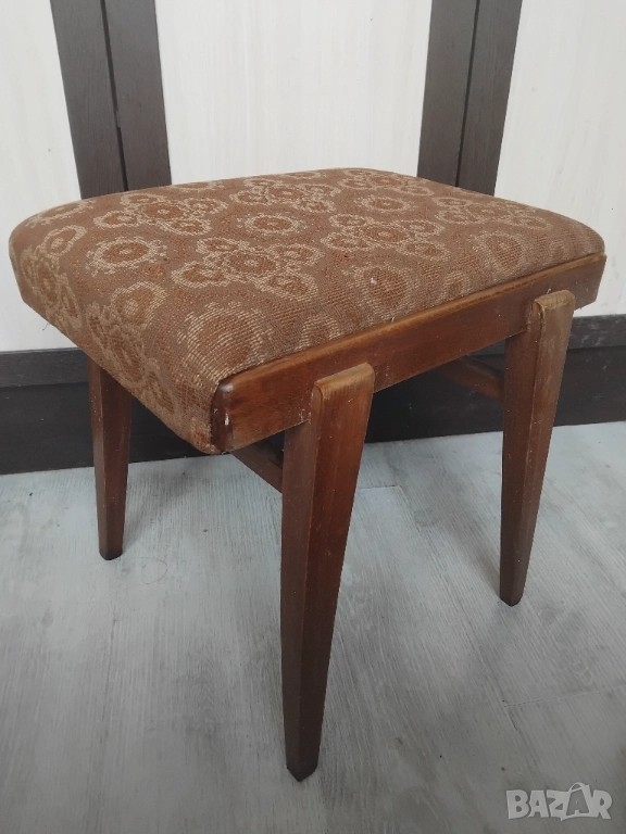 Стара Дървена Табуретка - здрава и стабилна, снимка 1