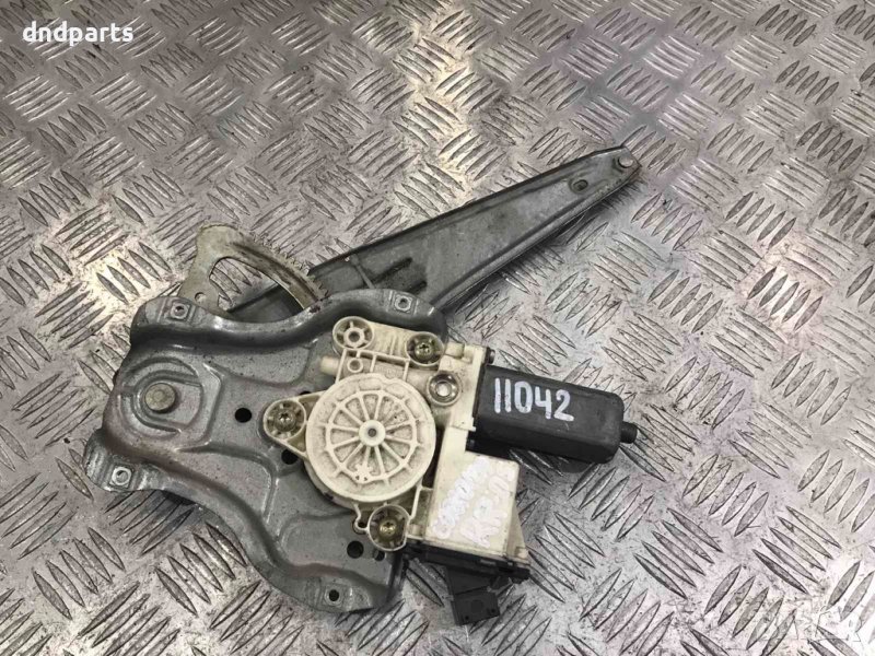 Заден десен стъклоповдигач Toyota Corolla 2005г., снимка 1