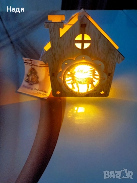 Светеща дървена къщичка с LED светлини , снимка 1