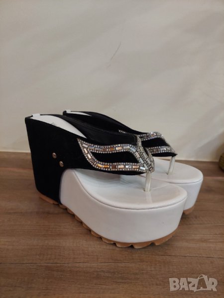 Дамски чехли от черен набук и бял лак с камъчета W Shoes, снимка 1