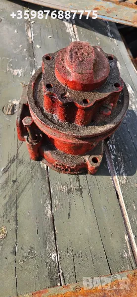 Водна помпа Оригинал СССР МТЗ 5лс  трактор, снимка 1