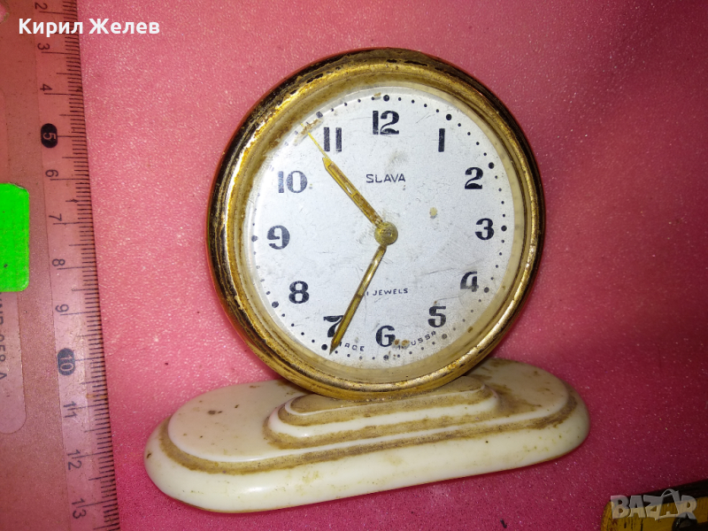 SLAVA MADE in USSR Стар КОЛЕКЦИОНЕРСКИ РУСКИ БУДИЛНИК МЕХАНИЧЕН НАСТОЛЕН ЧАСОВНИК СЛАВА СССР 13696, снимка 1