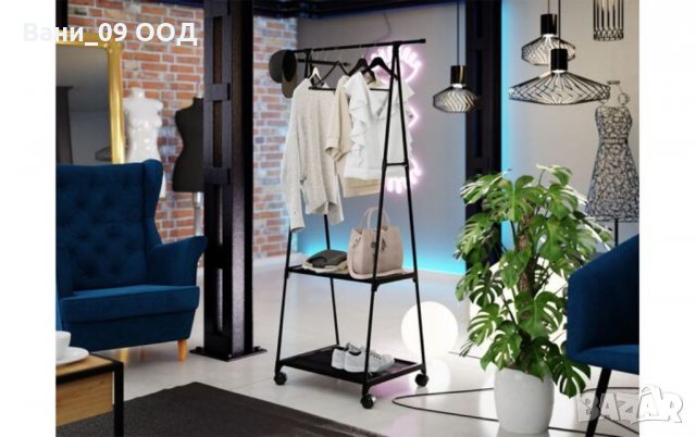 Подвижна закачалка за дрехи с 2 етажерки