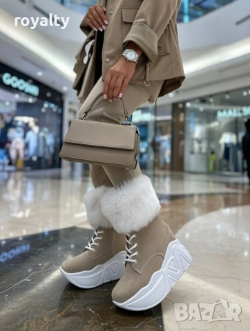 Боти на платформа - бежов велур с бял пух и бяло ходило, снимка 2 - Дамски боти - 53282599
