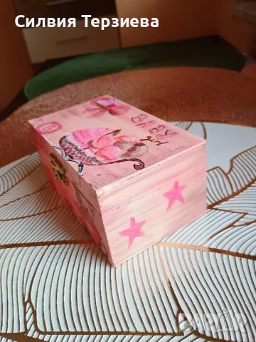 Ръчно изработена дървена кутия за бебе момиче , снимка 3 - Декорация за дома - 49738934