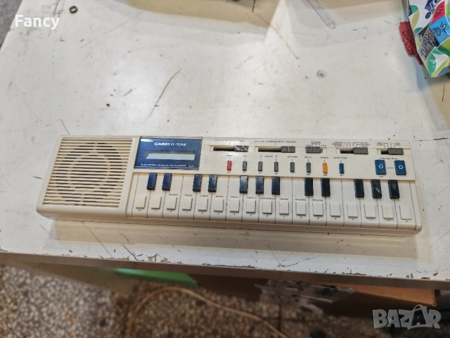 Малък синтезатор Casio VL 1