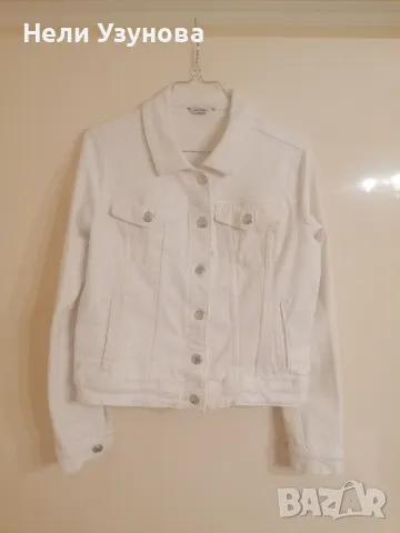 Бяло дамско спортно елегантно дънкено яке