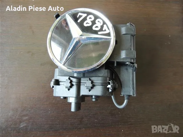 Мотор + емблема за задна врата Mercedes GLE / C-класа година 2015 - 2020 код A0997500160, снимка 3 - Аксесоари и консумативи - 50439451