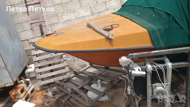 лодка за ремонт, снимка 1