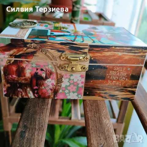 Ръчно изработена дървена кутия с вътрешна декорация , снимка 2 - Декорация за дома - 50347128