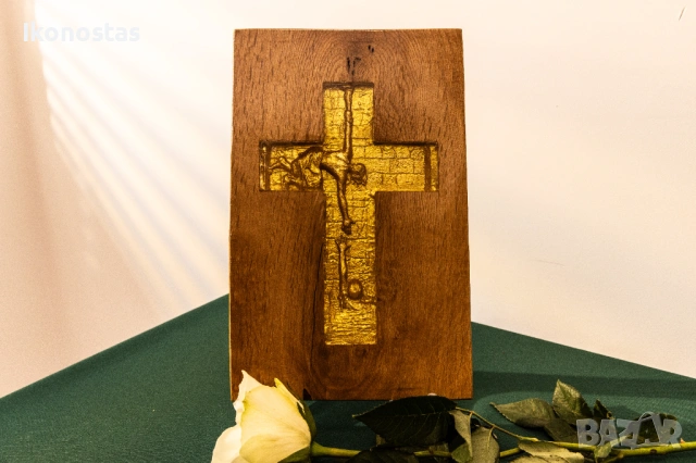 Релефен дървен кръст в смола от дъб с позлатен инкрустиран кръст, снимка 6 - Икони - 53225017