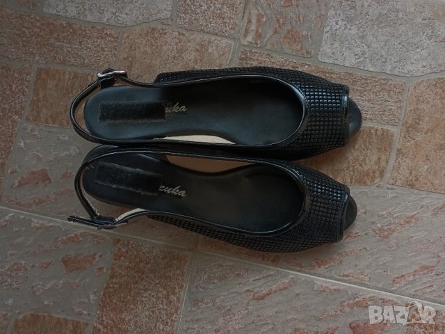 Черни лачени сандали, снимка 4 - Сандали - 40559823