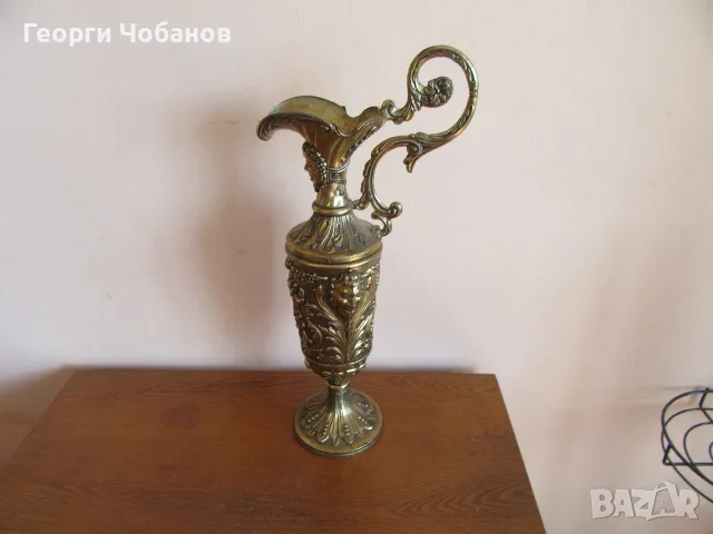 Бронзова кана с патина.