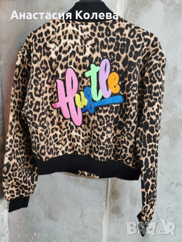 Късо якенце леопард с апликация на гърба