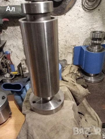 Продавам шпиндел-лагерно тяло