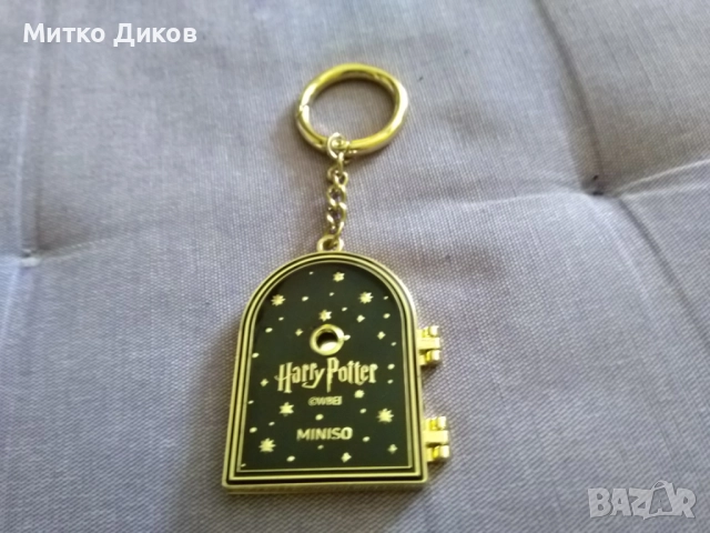 Harry Potter Miniso Hogwarts марков ключодържател нов с вътрешност и огледало, снимка 2 - Колекции - 51515213
