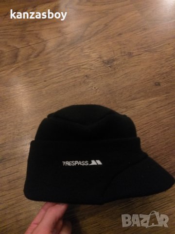 trespass - страхотна зимна шапка КАТО НОВА, снимка 2 - Шапки - 38708805
