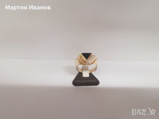Златен мъжки пръстен с оникс и циркони 
