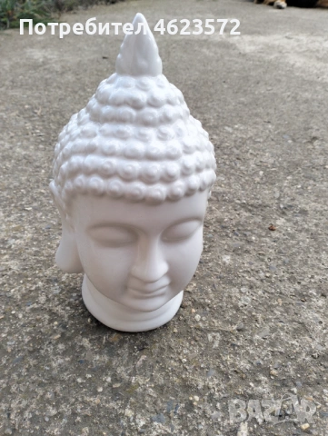 Порцеланова статуетка на Буда