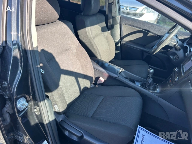 Toyota Avensis Бензин, снимка 16 - Автомобили и джипове - 52393202