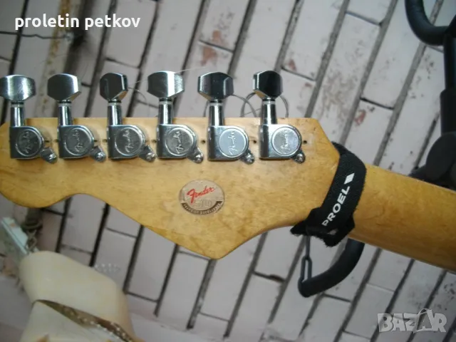 Fender Stratokaster by USA, снимка 4 - Струнни инструменти - 49576697