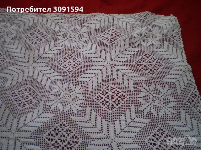 Красива бяла правоъгълна плетена на една кука покривка