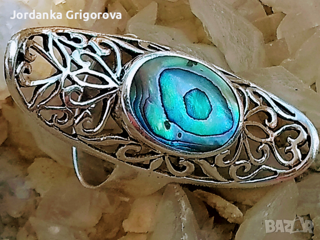 Впечатляващ,филигранен,сребърен пръстен с кралски седеф